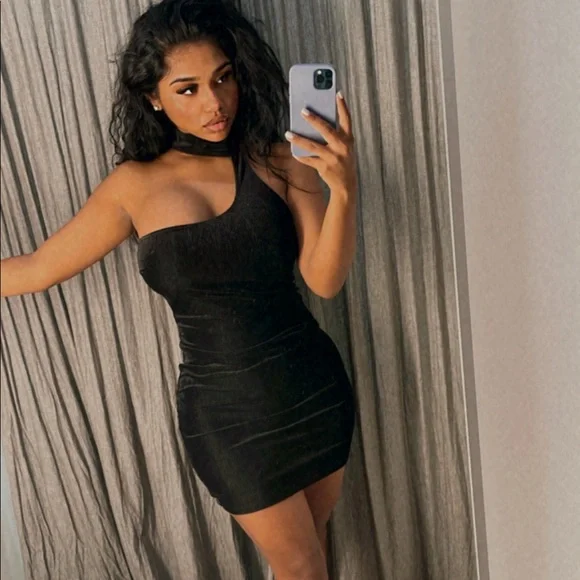 Mini black velvet dress - Picture 3 of 3